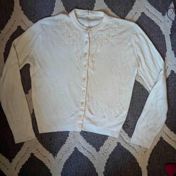 Vintage Handmade White Button Up Sweater With Pearl Design Size Medium - Picture 4 of 10